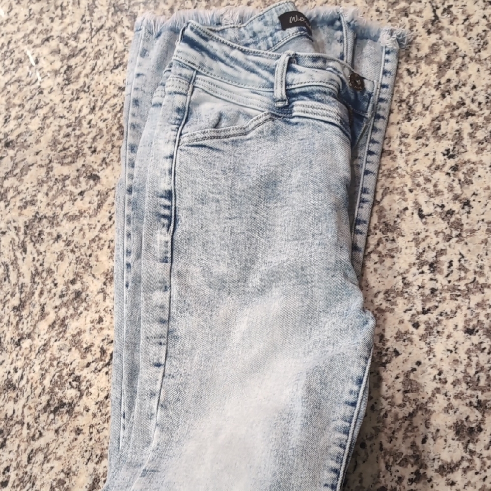 Chic Light Blue Women's Cropped Jeans